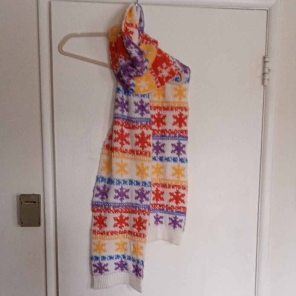 Old navy Women's Colorful Knit Scarf New. 9"X 83"